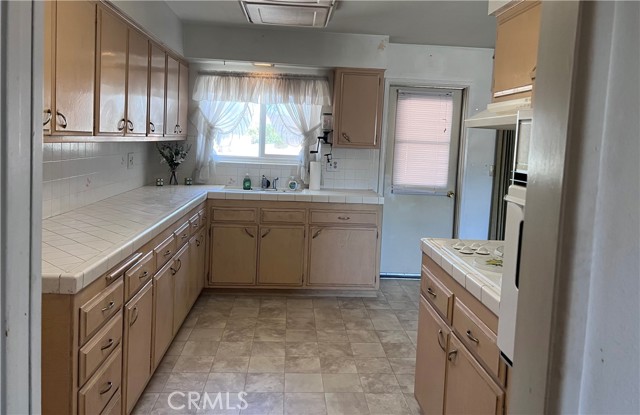 Detail Gallery Image 11 of 16 For 28912 Murrieta Rd, Menifee,  CA 92586 - 2 Beds | 2 Baths