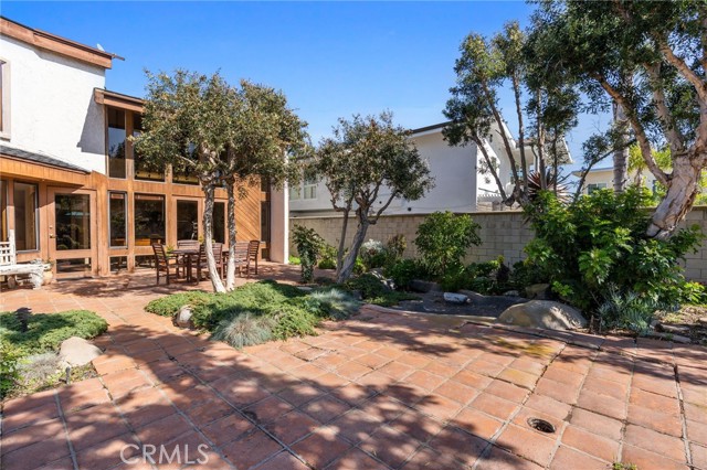 Detail Gallery Image 25 of 53 For 3902 Legend Cir, Huntington Beach,  CA 92649 - 6 Beds | 2/1 Baths