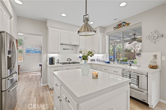 Detail Gallery Image 14 of 43 For 29655 Mammoth Ln, Canyon Country,  CA 91387 - 4 Beds | 3 Baths