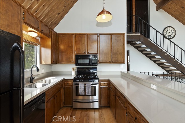 Detail Gallery Image 12 of 54 For 26354 Spyglass Dr, Lake Arrowhead,  CA 92352 - 3 Beds | 2 Baths