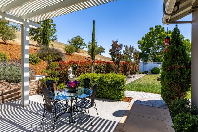 98 Nutwood Circle, Paso Robles CA: https://media.crmls.org/medias/6331df13-c79c-4df2-9f50-aa7ea35074af.jpg