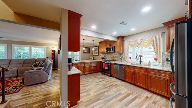 Detail Gallery Image 8 of 49 For 837 Gutmann Ln, Placentia,  CA 92870 - 3 Beds | 2/1 Baths