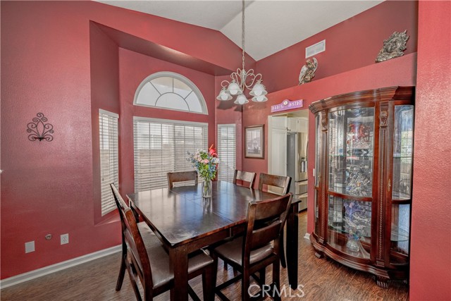 Detail Gallery Image 5 of 47 For 20419 Kesley St, Canyon Country,  CA 91351 - 6 Beds | 3 Baths