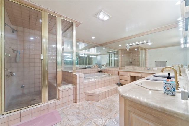 6011 Paseo La Vista, Woodland Hills CA: https://media.crmls.org/medias/6332138e-2551-4ed9-9a63-991d0b138405.jpg
