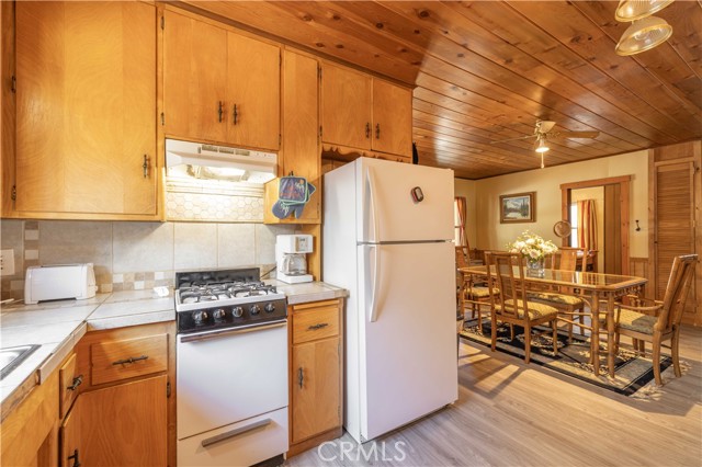 Detail Gallery Image 14 of 40 For 39791 Forest, Big Bear Lake,  CA 92315 - 3 Beds | 2 Baths
