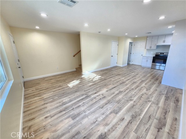 Detail Gallery Image 4 of 37 For 16432 Halsted St, North Hills,  CA 91343 - 3 Beds | 2/1 Baths