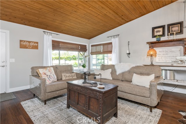 4225 Farousse Way, Paso Robles CA: https://media.crmls.org/medias/63343dcd-4c40-4bb4-a5db-068c55df0a8a.jpg