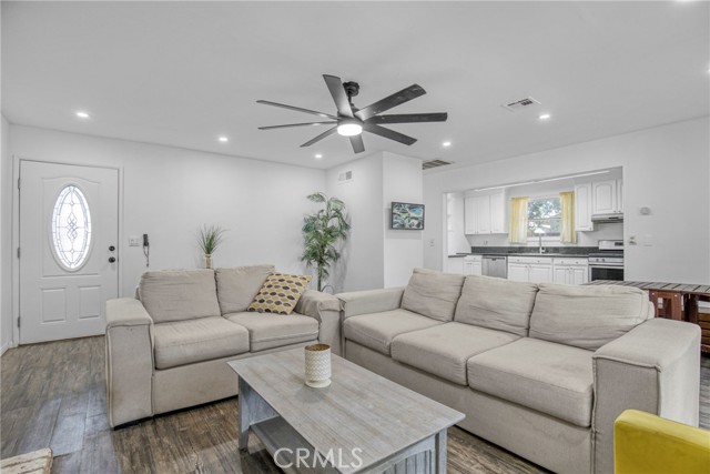 Detail Gallery Image 5 of 35 For 23016 Saticoy St, West Hills,  CA 91304 - 3 Beds | 2 Baths