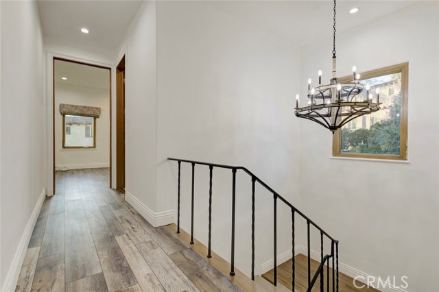 Detail Gallery Image 13 of 36 For 954 Rosemount, Glendale,  CA 91207 - 5 Beds | 3 Baths