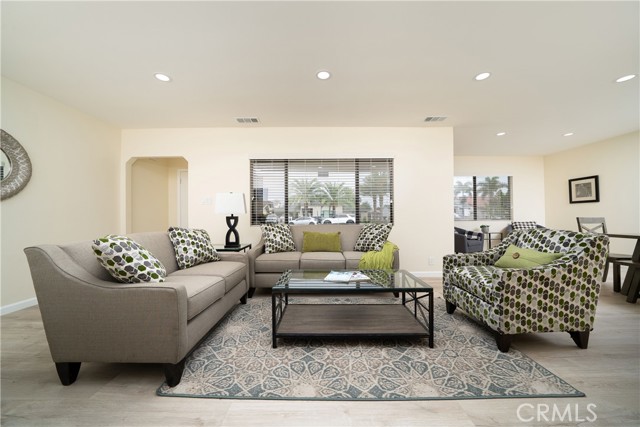 Detail Gallery Image 5 of 33 For 12566 Dolan Ave, Downey,  CA 90242 - 3 Beds | 2 Baths