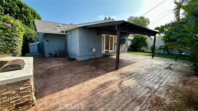 Detail Gallery Image 3 of 22 For 23012 Gilmore St, West Hills,  CA 91307 - 4 Beds | 2 Baths