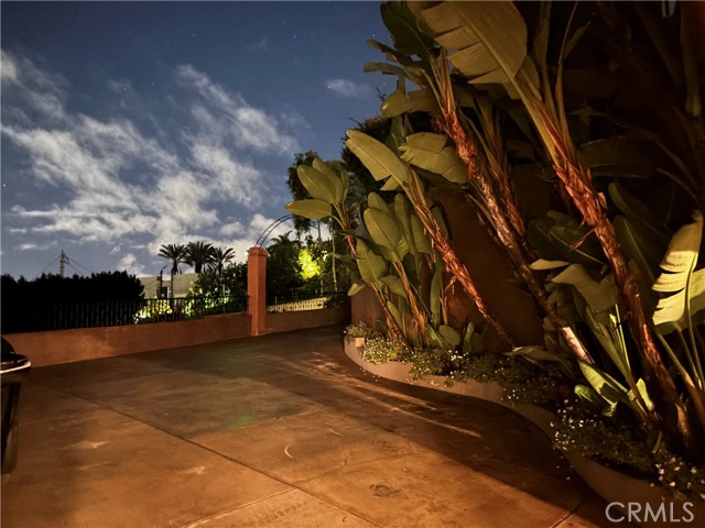 Detail Gallery Image 3 of 70 For 1316 Beverly Grove Pl, Beverly Hills,  CA 90210 - 5 Beds | 6/2 Baths