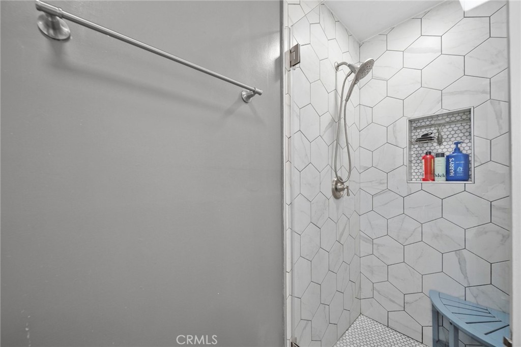 https://media.crmls.org/medias/63386890-8842-4ea0-9dda-b49c955fa0b2.jpg?preset=X-Large