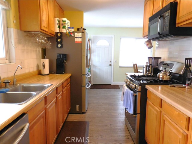 Detail Gallery Image 12 of 56 For 2669 W Russell Ave, Anaheim,  CA 92801 - 3 Beds | 2 Baths