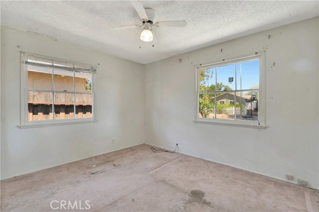 Detail Gallery Image 14 of 28 For 22942 Elkwood St, West Hills,  CA 91304 - 4 Beds | 2 Baths