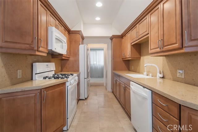 Detail Gallery Image 17 of 41 For 4707 Willis Ave #108,  Sherman Oaks,  CA 91403 - 2 Beds | 2 Baths