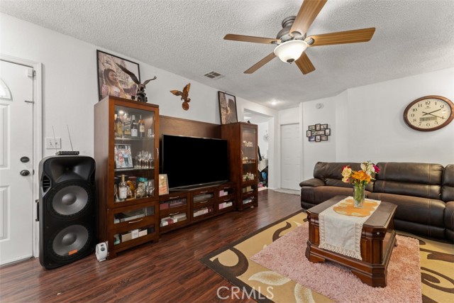 Detail Gallery Image 6 of 24 For 2330 W Lincoln St, Long Beach,  CA 90810 - 3 Beds | 2 Baths