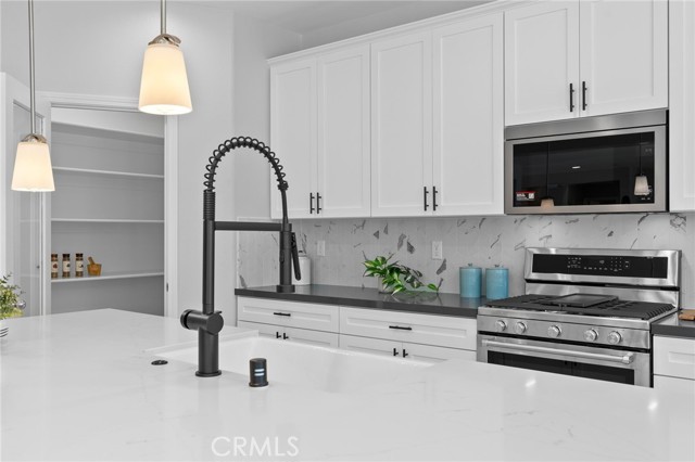 5804 Levanto Street, Bakersfield CA: https://media.crmls.org/medias/633b8cf9-30ca-4f6e-add6-0a5f9b17a81b.jpg