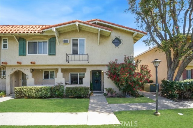 Detail Gallery Image 1 of 18 For 17274 Nisson Rd a,  Tustin,  CA 92780 - 3 Beds | 2 Baths