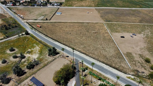 1 Corso Alto Avenue, Nuevo CA: https://media.crmls.org/medias/633bdc02-2a4d-4e3c-8e17-0170a49d4609.jpg