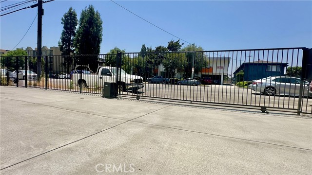 7726 Laurel Canyon Boulevard, North Hollywood CA: https://media.crmls.org/medias/633cbfc7-3ad9-46a1-a51c-ff0cf70b5121.jpg