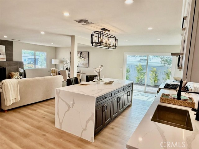 102 Trafalgar Lane, San Clemente CA: https://media.crmls.org/medias/633da6fd-f949-4b62-b87f-6432fae0068a.jpg