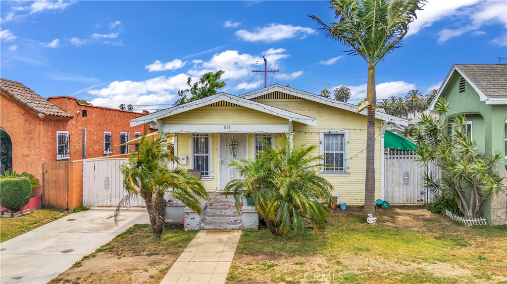 818 W 104th
