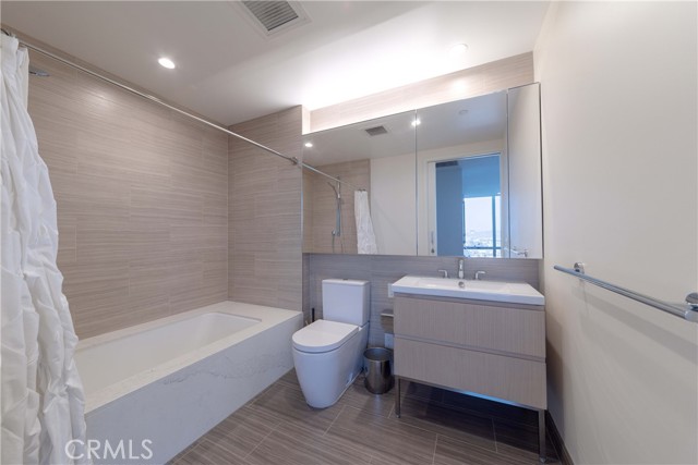 Detail Gallery Image 5 of 25 For 877 Francisco St #4211,  Los Angeles,  CA 90017 - 2 Beds | 2 Baths