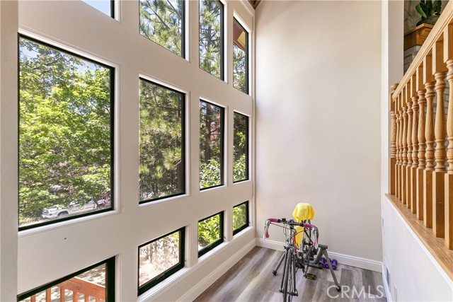 Detail Gallery Image 3 of 38 For 1078 Sandalwood Dr, Lake Arrowhead,  CA 02352 - 3 Beds | 2 Baths