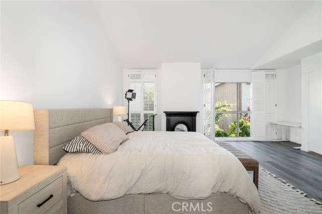 Detail Gallery Image 9 of 25 For 5327 Coldwater Canyon Ave #D,  Sherman Oaks,  CA 91401 - 2 Beds | 2/1 Baths
