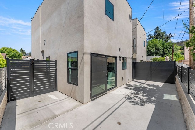2155 Glenada Avenue, Montrose CA: https://media.crmls.org/medias/634154ac-bf26-42db-a98d-773a61714124.jpg