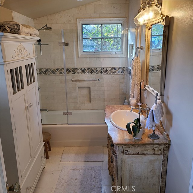 Jack & Jill bathroom limestone tile and floor