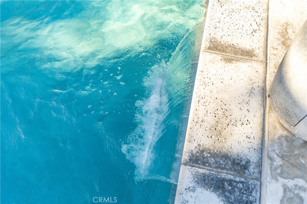 https://media.crmls.org/medias/6342706a-637f-4388-8bd0-3f4436ec5e15.jpg?preset=X-Large