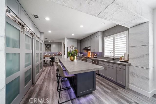 15583 N Peak Lane, Fontana CA: https://media.crmls.org/medias/6343df24-03d8-452d-bc0c-0105ae143e02.jpg