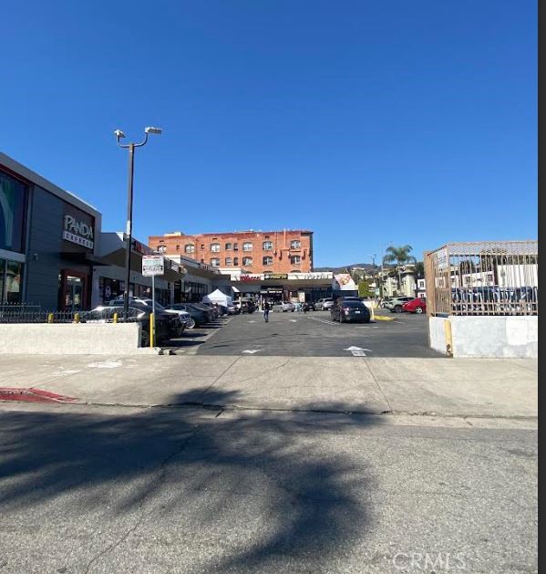 1809 Cahuenga, Hollywood CA: https://media.crmls.org/medias/6344bb38-206e-42fe-a2ac-084b52efc9e1.jpg