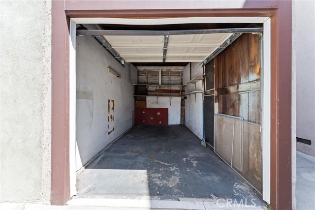 Garage with tandem driveway