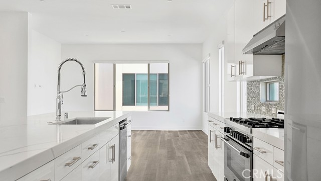 Detail Gallery Image 6 of 45 For 41 Ebb Tide, Newport Beach,  CA 92663 - 4 Beds | 3/1 Baths