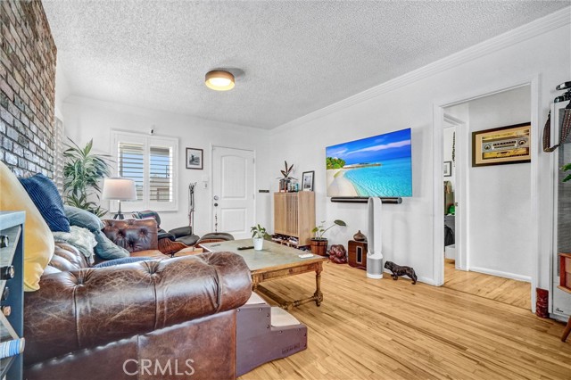 275 E Bort Street, Long Beach CA: https://media.crmls.org/medias/634698fa-4fe7-4803-a2d8-51ab5f71a5e2.jpg