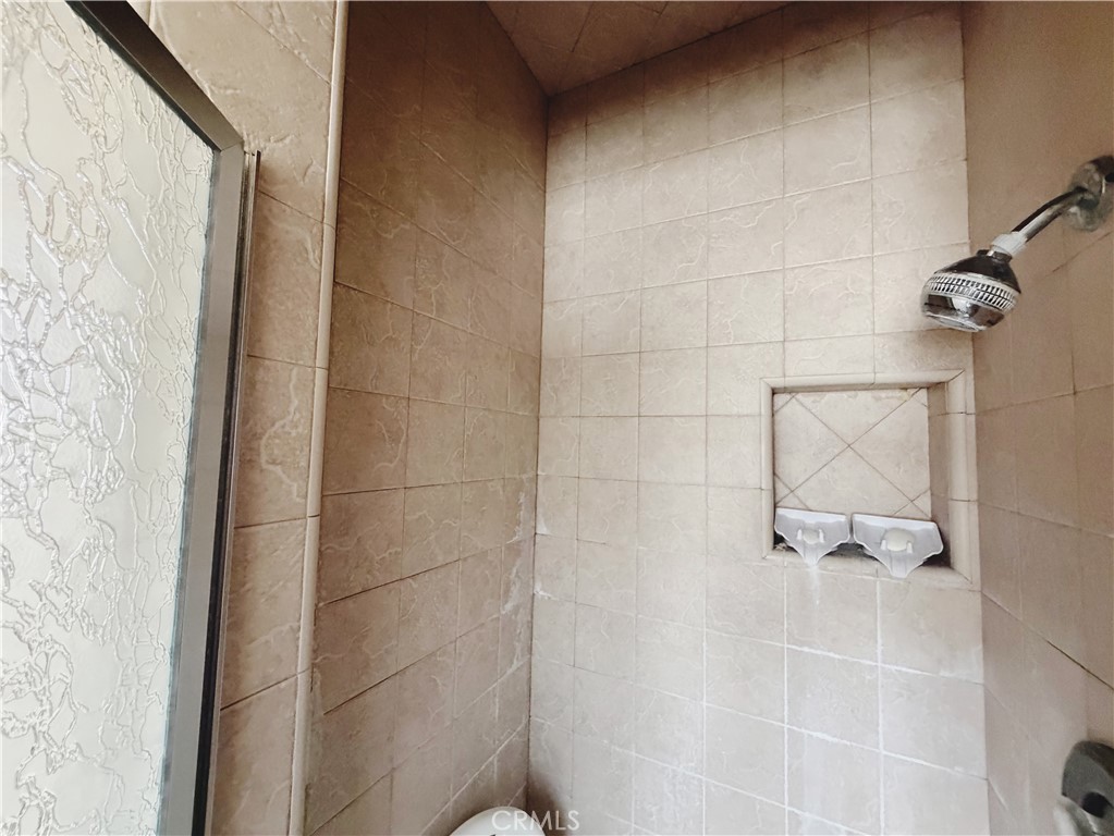 https://media.crmls.org/medias/6346b77d-31b3-4c86-85fb-f3806735b721.jpg?preset=X-Large