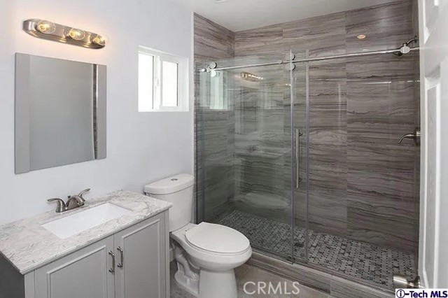 Detail Gallery Image 8 of 11 For 7435 Collett Ave, Van Nuys,  CA 91406 - 2 Beds | 2 Baths