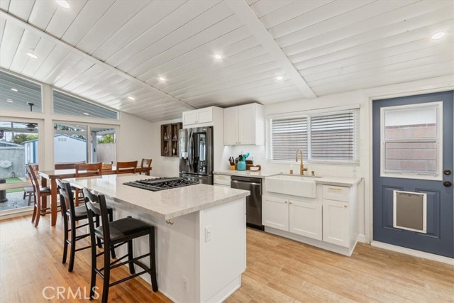 Detail Gallery Image 11 of 34 For 16750 Septo, Northridge,  CA 91343 - 5 Beds | 3 Baths