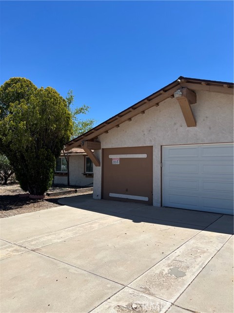 Detail Gallery Image 1 of 10 For 14457 Willow, Hesperia,  CA 92345 - 3 Beds | 2 Baths