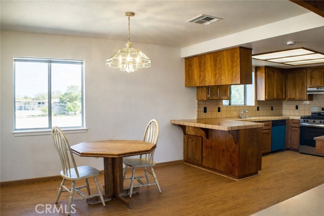 Detail Gallery Image 8 of 22 For 7407 Kenyon, Hesperia,  CA 92345 - 4 Beds | 2 Baths