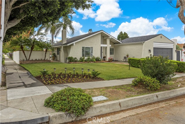 902 W Orange Road, Santa Ana CA: https://media.crmls.org/medias/6348934e-e464-459d-8638-a8cd8497e6a6.jpg