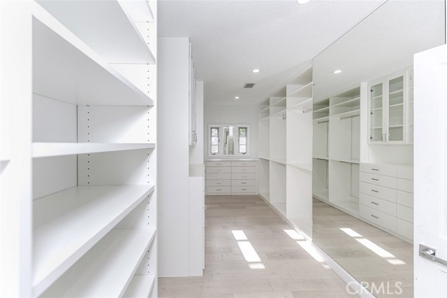 6037 Little Oak Lane, Woodland Hills CA: https://media.crmls.org/medias/6348c4c8-6e2f-4d41-b0b9-c7a56ea773dd.jpg