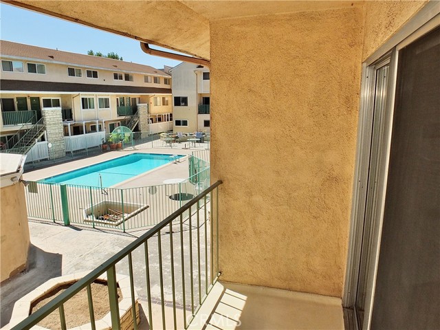 121 Sinclair Avenue, Glendale CA: https://media.crmls.org/medias/6349a609-099a-40d1-a977-eef1671e6e5a.jpg