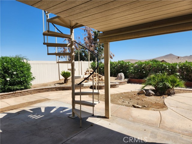 26489 Blue Water Road, Helendale CA: https://media.crmls.org/medias/6349e8e0-48ad-4aa7-90a3-986702384065.jpg