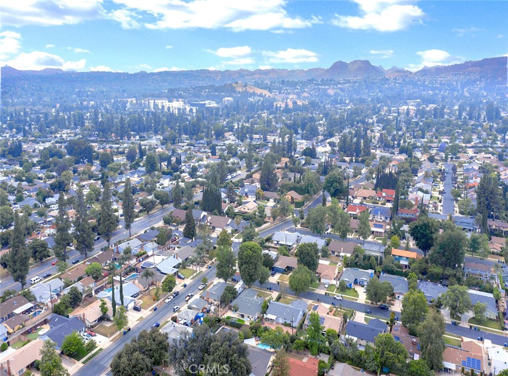 https://media.crmls.org/medias/634a5b36-08b9-4a74-aa4c-7e749a65f8a6.jpg?preset=X-Large
