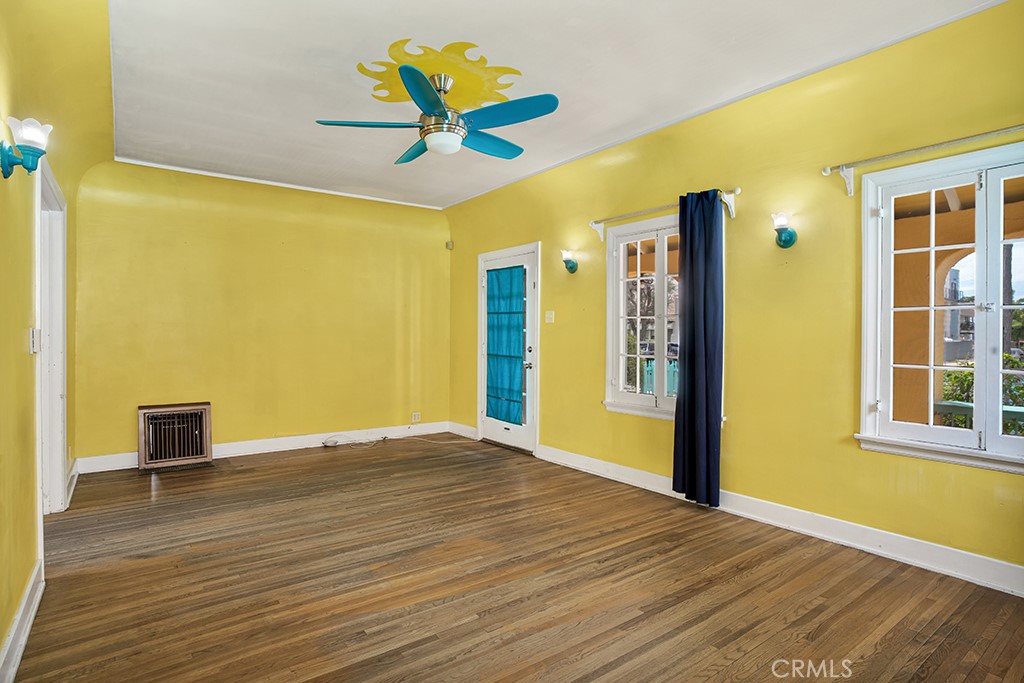 https://media.crmls.org/medias/634a745d-3492-4b5a-850d-b448dc1c5ad8.jpg?preset=X-Large