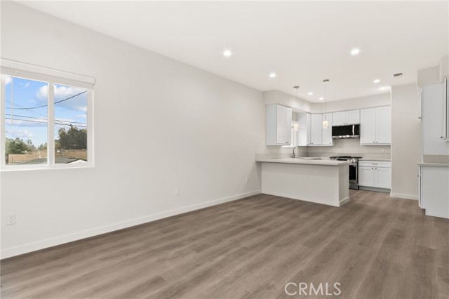 Detail Gallery Image 3 of 24 For 4508 Hedda St #2,  Lakewood,  CA 90712 - 3 Beds | 2 Baths